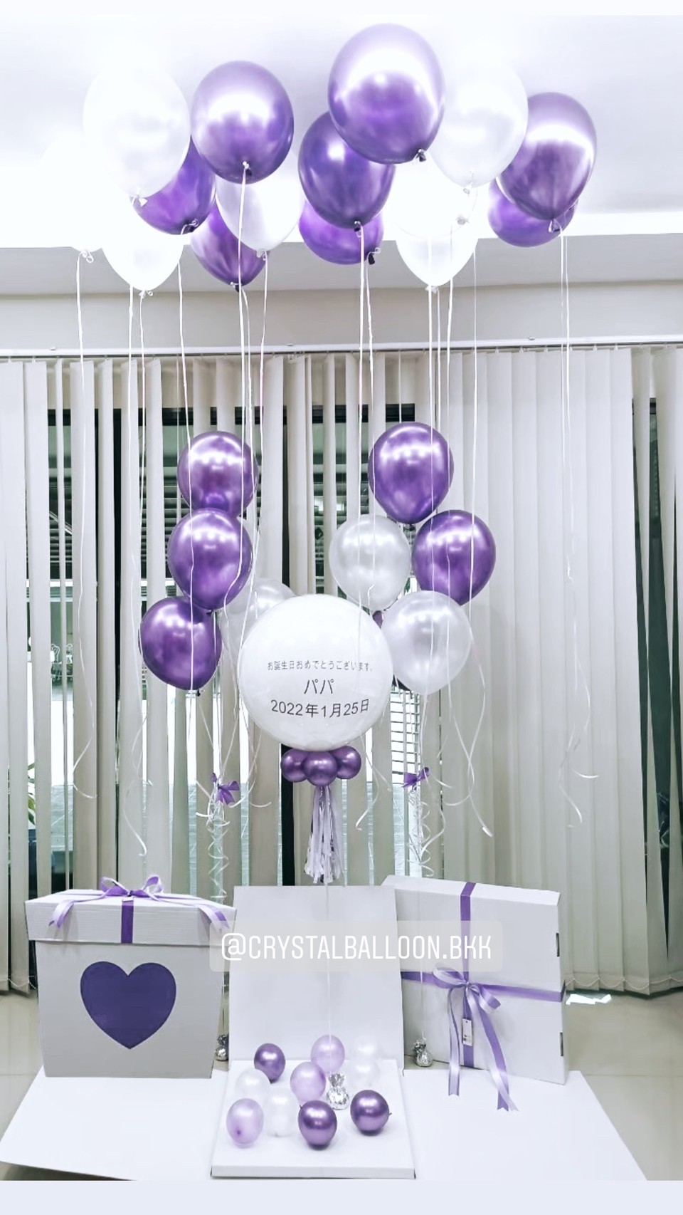 Happy Birthday Surprise Box ลูกโป่งยาง ขนาด 24" Theme สีขาว-ม่วง พร้อม ช่อลูกโป่ง 5 ลูก 2 ช่อ พร้อมตกแต่ง ลูกโป่งลอยฝ้า 15 ลูก,สามารถใส่รูปได้ 4 ใบ สามารถเปลี่ยนสีลูกโป่ง/เปลี่ยนข้อความ/เปลี่ยนขนาดได้