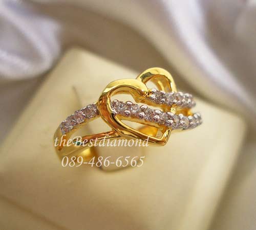 BR707+++แหวนหัวใจ สอดรัก +++แหวนน่ารักๆๆ กรอบเป็นรูปหัวใจ ทำเก๋ ด้วยเส้นเพชร 2 เส้น คล้องเข้าไป งานน่ารัก ดีไซน์สวย ใส่ติดนิ้วได้เลย ไม่เวอร์ แต่ดูดี