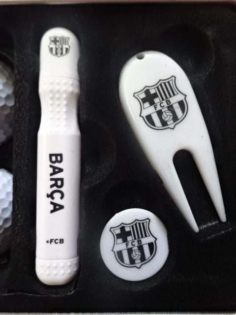 อุปกรณ์กอล์ฟ ฟุตบอล สโมสรบาร์เซโลน่า - ชุดอุปกรณ์กอล์ฟ ใหม่ / BARCELONA Football Club Golf Accessory - Executive Golf Gift Tin NEW