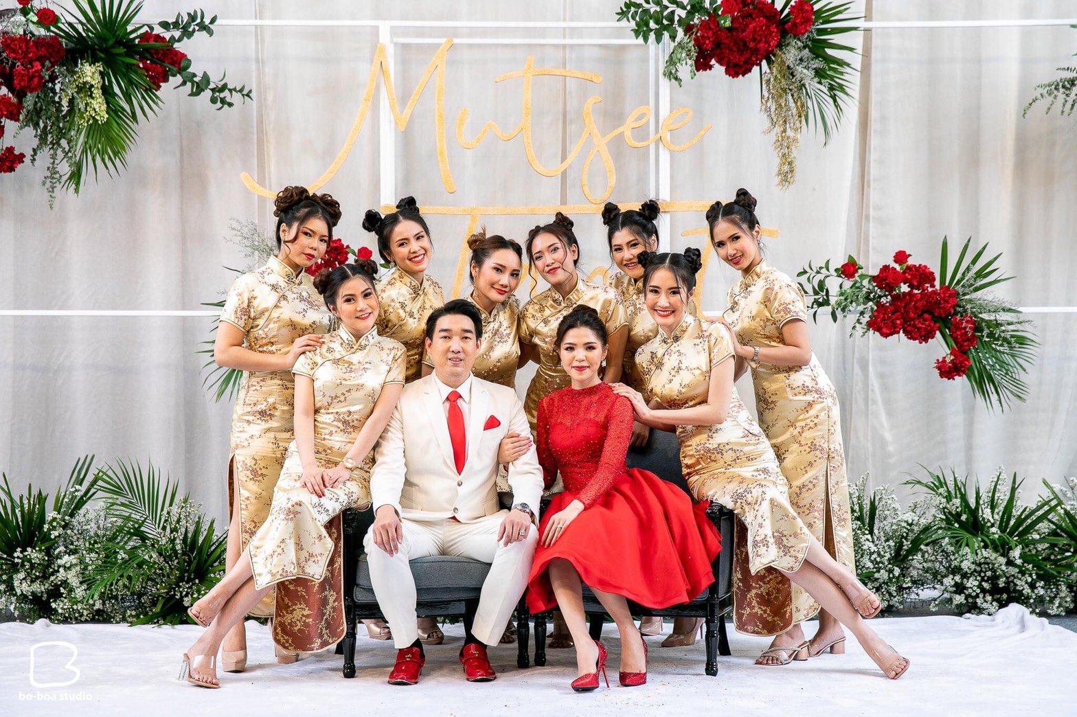 พร้อมเช่า กี่เพ้า สีทอง ลายดอกบ๊วย Cherry Blossom ผ้าไหมจีน กุ๊นขอบ ตัดเย็บอย่างดี