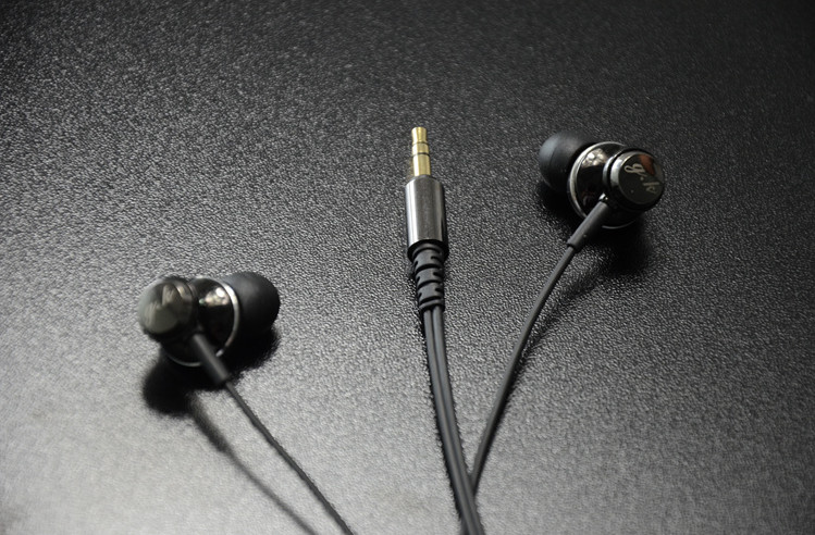 ขาย หูฟัง Knowledge Zenith ANV ไดรเวอร์ขนาด 14mm บอดี้Zinc alloy ทนต่อรอยขูดขีด เบสดี สเตจกว้าง ให้รายละเอียดคมชัด