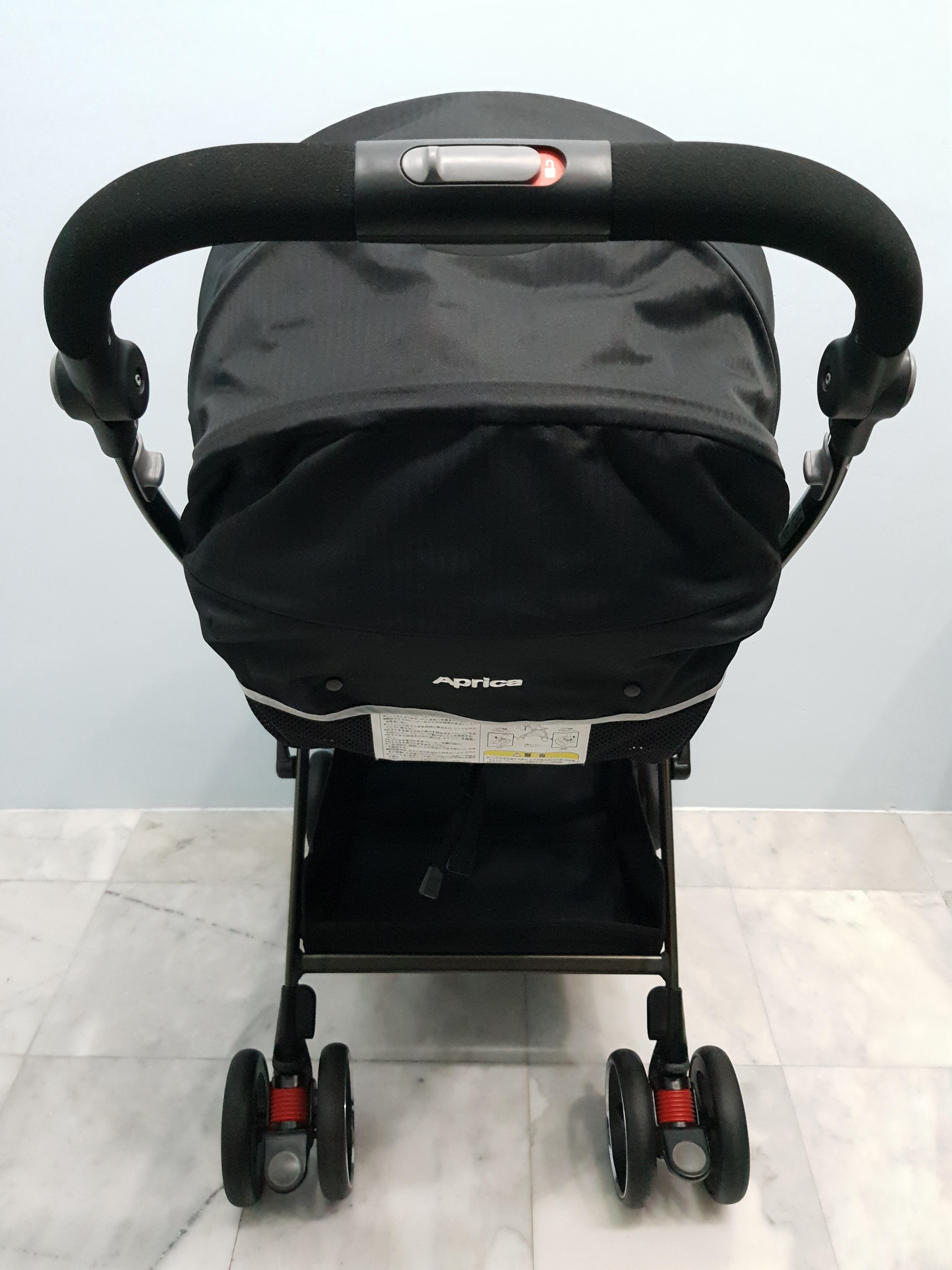 Aprica Optia สีดำ