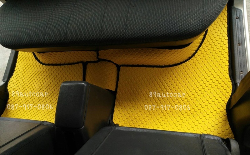 ยางปูพื้นรถยนต์เข้ารูป Mitsubishi Srada 4 ประตู ลายกระดุมสีเหลืองขอบดำ