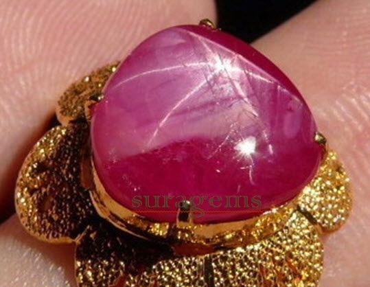 ชื่อสินค้า: RUBY ทับทิมพม่า เนื้อแดงสวยติดลายไทย สตาร์ขาชัดคม สามเหลี่ยม ขนาด11.03x10.97x10.55x3.53 mm. นน. 6.1 ct. ราคาโทรถาม