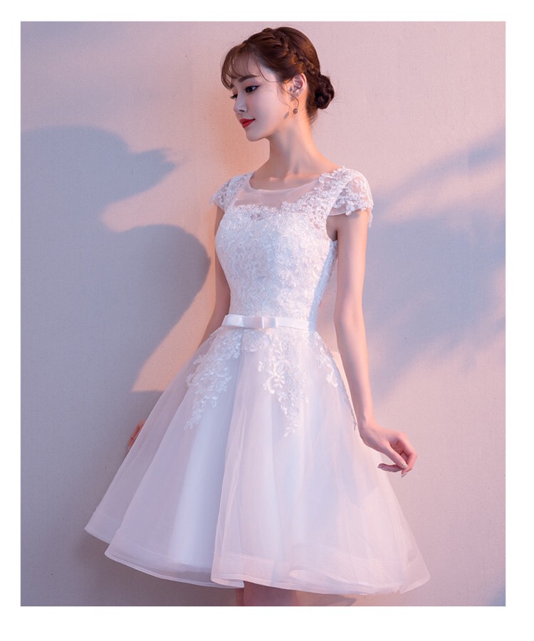 พร้อมส่ง ชุดราตรีสั้น แขนสั้น สีขาว สวยหวาน กระโปรงตาข่าย ตัวชุดลูกไม้&แต่งโบว์ช่วงเอว (ซิปหลัง)