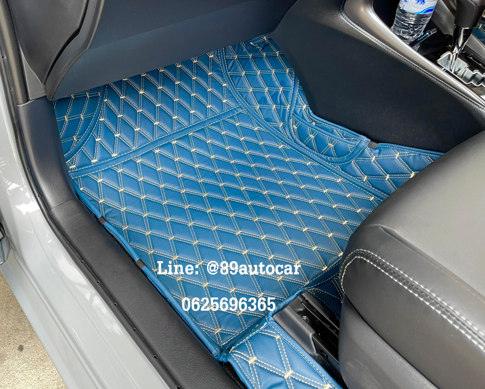 พรมรถยนต์ Toyota Yaris 2023 ปูพรมVVIP สีน้ำเงินด้ายทอง เต็มคัน