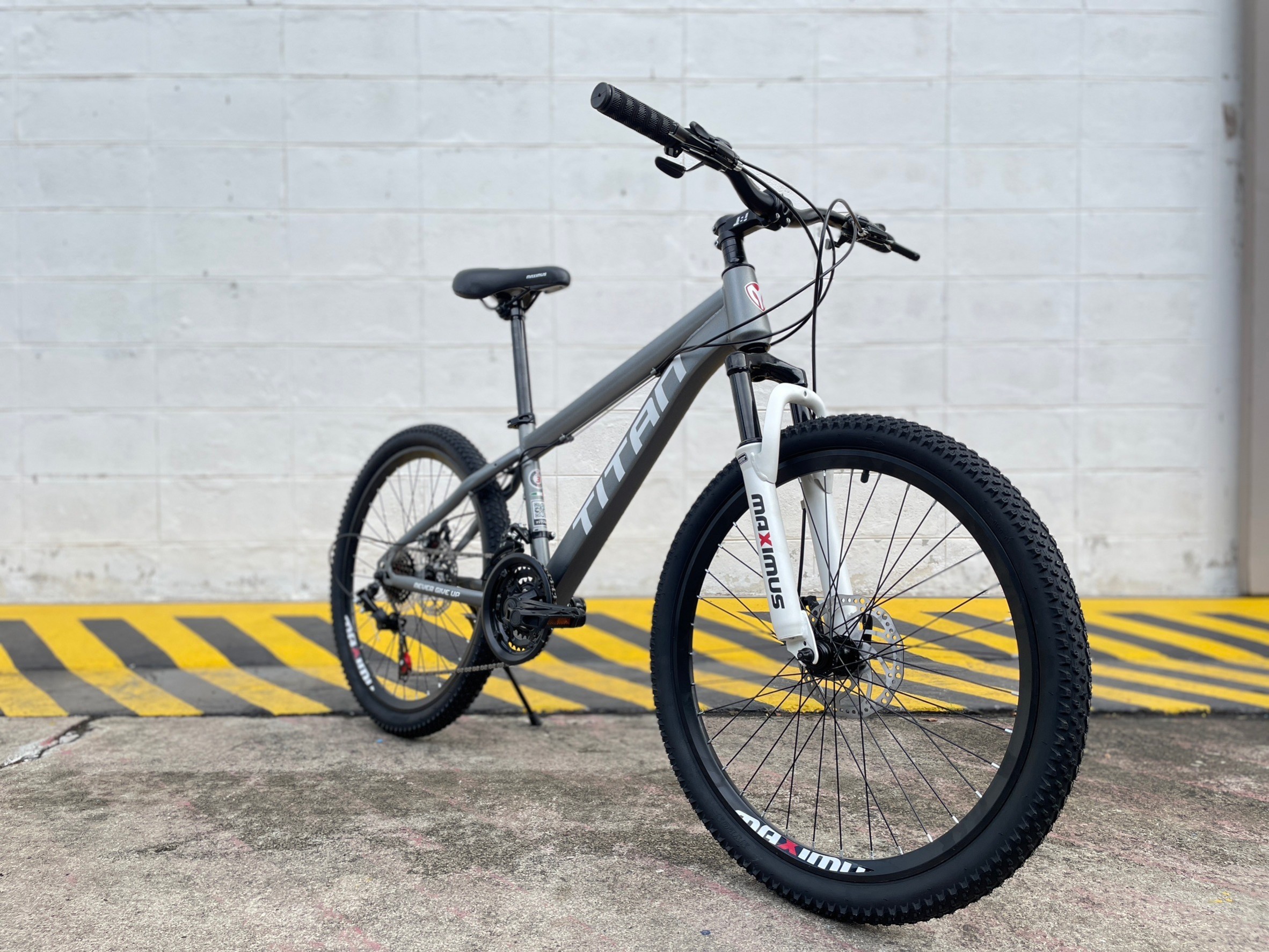 จักรยานเสือภูเขา MAXIMUS TITAN วงล้อ 24นิ้ว 21สปีด เฟรมเหล็ก