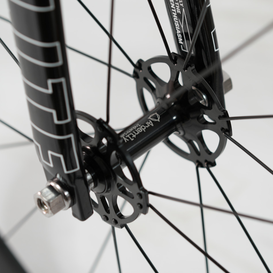 จักรยาน ARDENTLY ARENA LITE 6069 — Fixed Gear สนามแข่ง น้ำหนักเบา ปั่นแรง ดีไซน์สปอร์ตจัดเต็ม | โครงอลูมิเนียม 6069 | ล้อ 700C