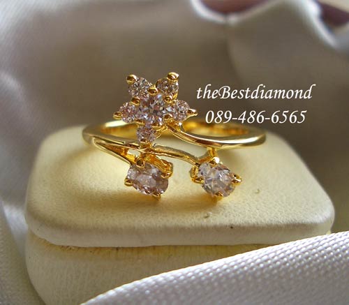 BR714+++แหวนดอกไม้ แบบเกย+++style น่ารักๆค่ะ วางรูปแบบได้สวยลงตัว สามารถใส่แบบดอกไม้ด้านบน หรื อดอกไม้ไว้ด้านล่างก็ได้ค่ะ รูปแบบลงตัวสวย เพชรงามมากๆๆ