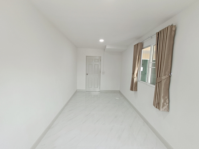 ขายทาวน์เฮ้าส์หมู่บ้านกรุงทอง สายไหม33 แบบ 3 ห้องนอน 2 ห้องน้ำ รีโรเวทใหม่ พร้อมเข้าอยู่ ฟรีโอน