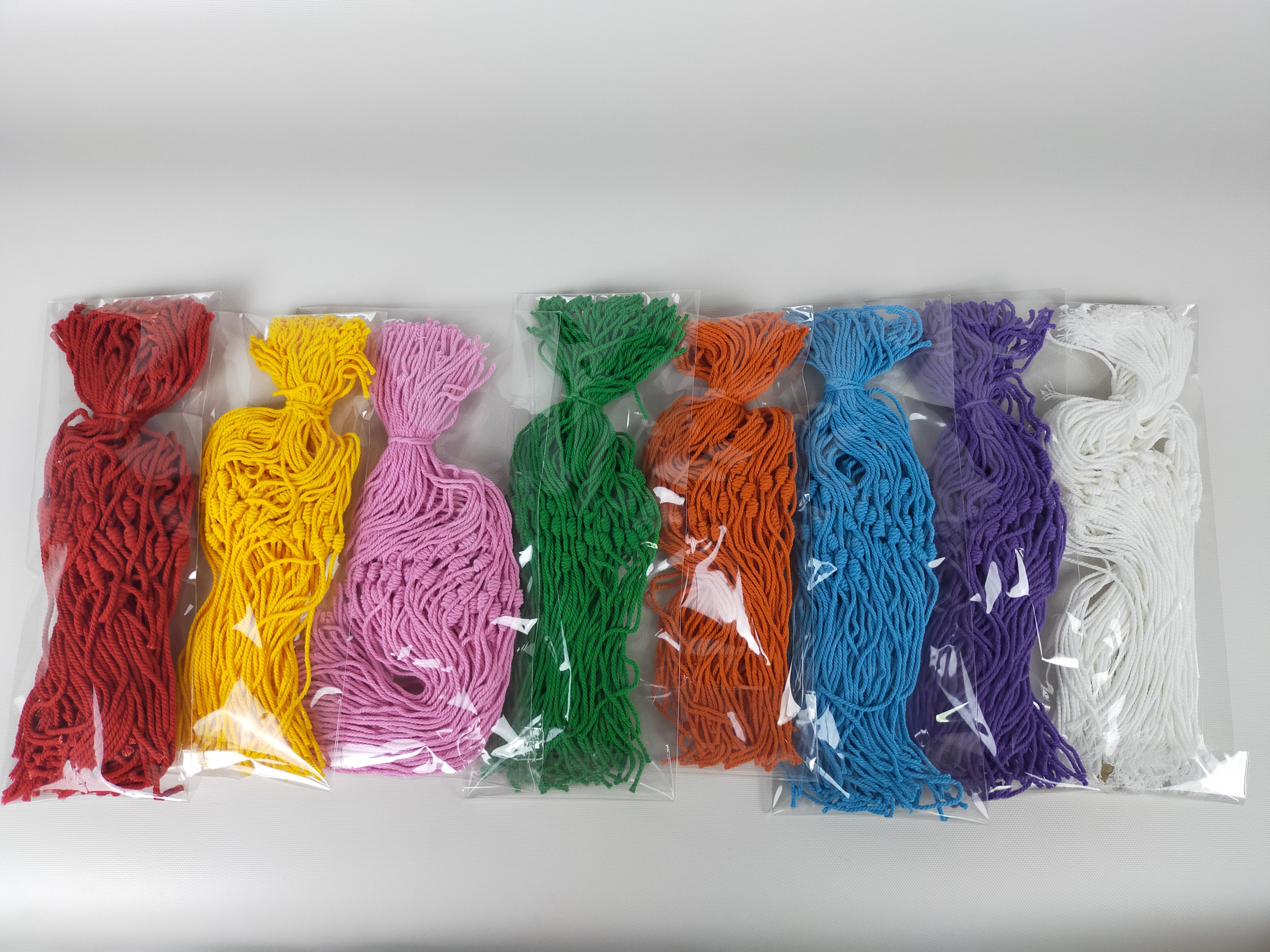 สายสิญจน์ผูกข้อมือสำเร็จรูป คละ สี มี สีขาว สีแดง สีน้ำเงิน สีเหลือง สีฟ้า สีเหลืองอ่อน สีน้ำตาล สีส้ม สีม่วง สีเขียว