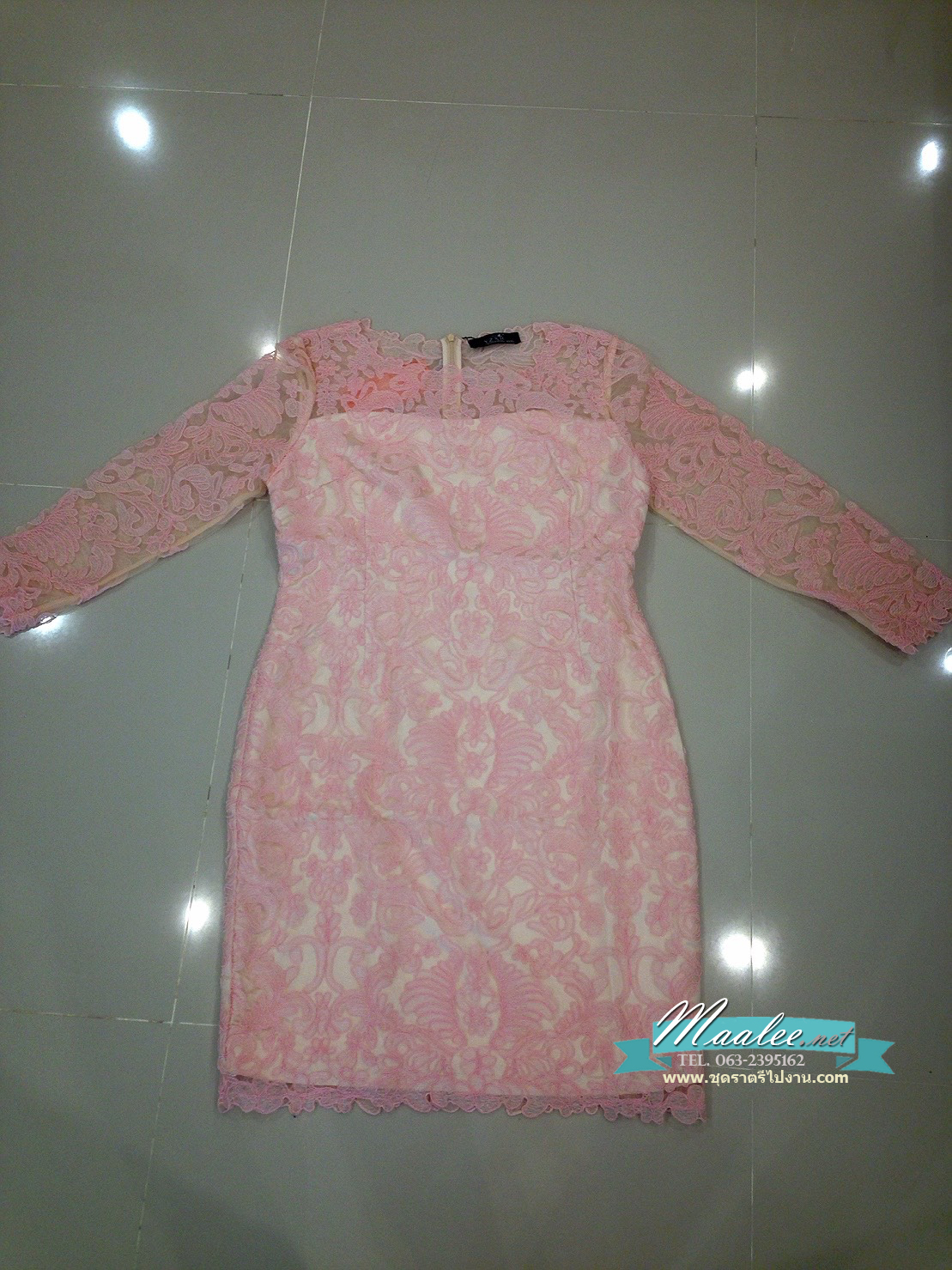 พร้อมเช่า ชุดเดรสสั้น/ชุดออกงาน สีชมพู เข้ารูปแขนยาว ตัดเย็บปราณีต ลูกไม้ทั้งชุด (ซิปหลัง)