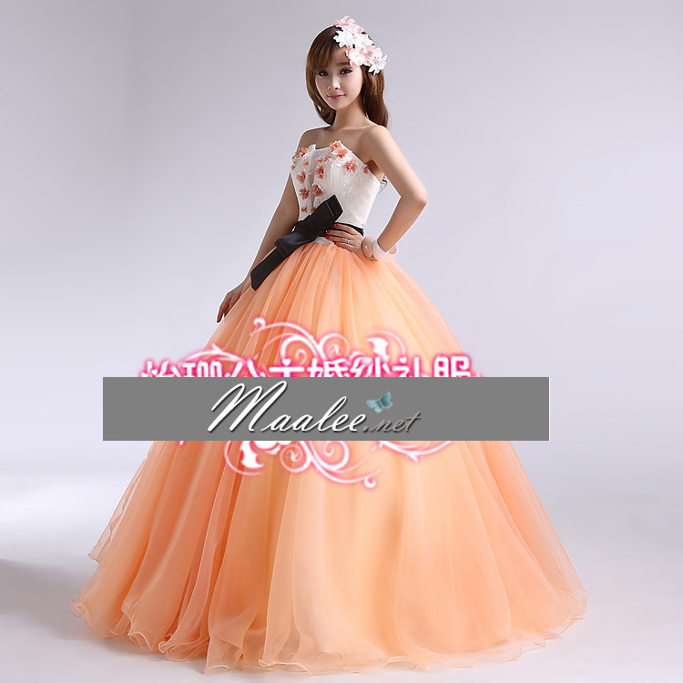 พร้อมเช่า ชุดแฟนซี ชุดราตรี เกาะอก สีส้ม ขาว แต่งดอกไม้ ผ่า V โปร่งกลางอก