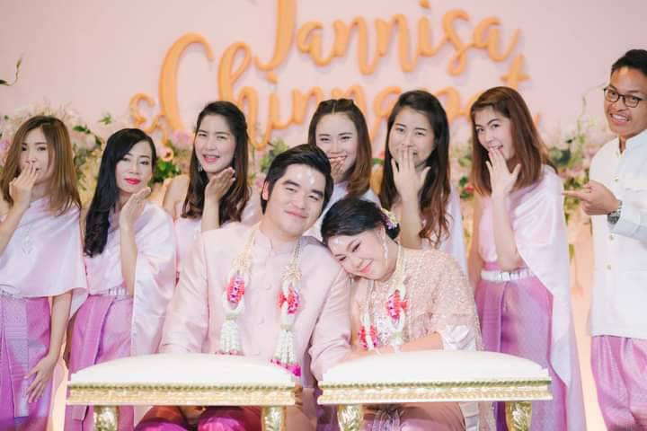 เช่า ชุดไทย ชุดเพื่อนเจ้าสาว ชุดไทยผ้าถุงสีกลีบบัว สไบเรียบสีชมพูอ่อน