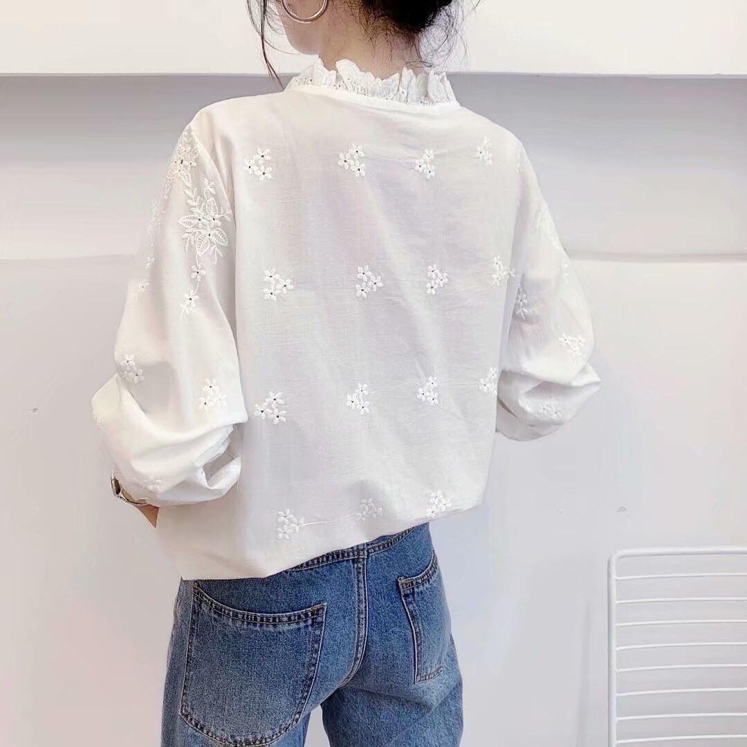 เสื้อผ้าฝ้ายลายปักลูกไม้แต่งคอระบาย
