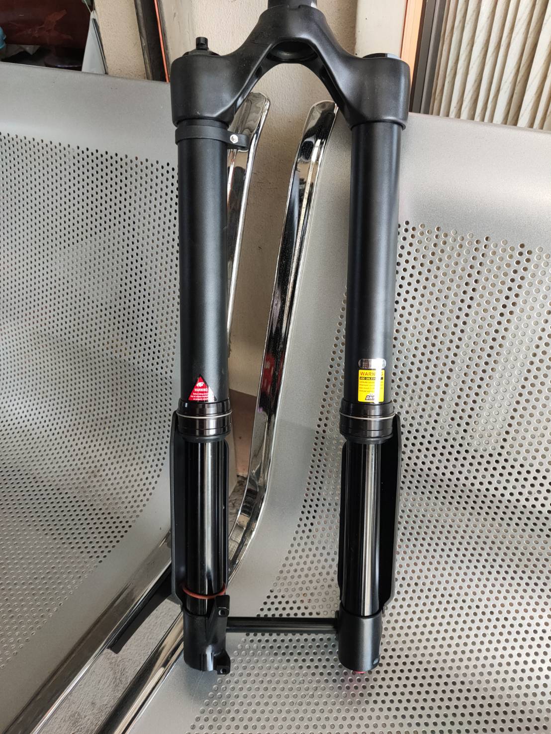 โช๊คกลับหัว โช๊คลม DNM USD-6 bicycle คอเทเปอร์ 15*100, 15*110MM. รองรับล้อ 27.5-29นิ้ว