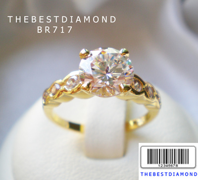 BR717+++แหวนชู 1.25 กะรัต แหวนชูแบบหรูๆ ตรงกลางเพชรกลมยกสูง ด้านข้างใช้เพชรกลมฝังแบบกระเปาะ แบบลงตัว เรียบ หรู เพชรสวยมากๆๆ