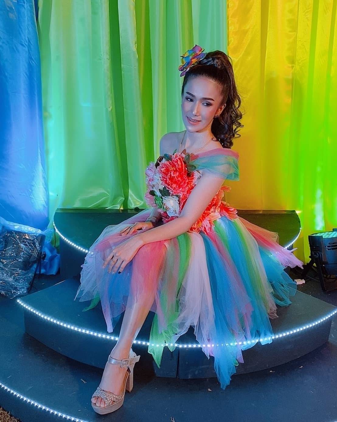 พร้อมเช่า ชุดแฟนซี เช่า 500 ชุดราตรีสั้น ดอกไม้หลากสี กระโปรงสายรุ้ง