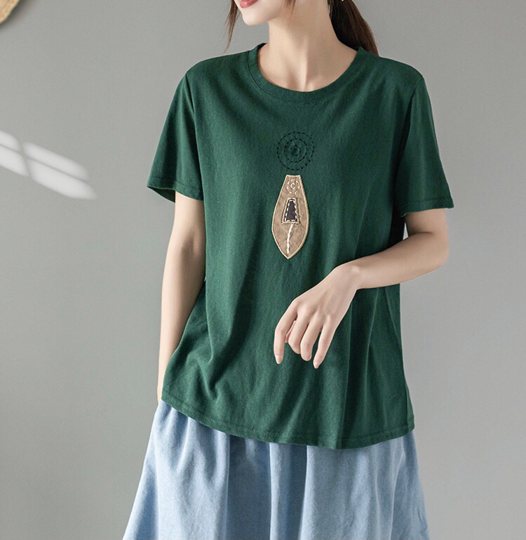 เสื้อยืดปักแต่งลายเนื้อผ้าบางนิ่มค่ะ