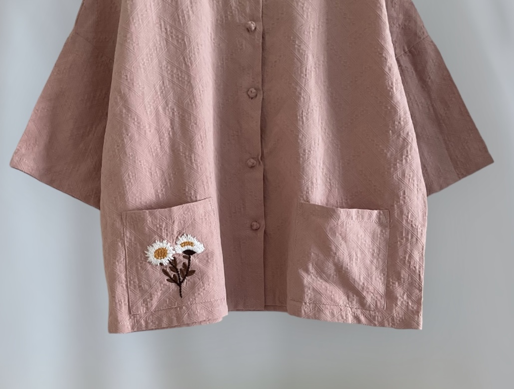 เสื้อผ้าฝ้ายแต่งกระเป๋าลายปัก