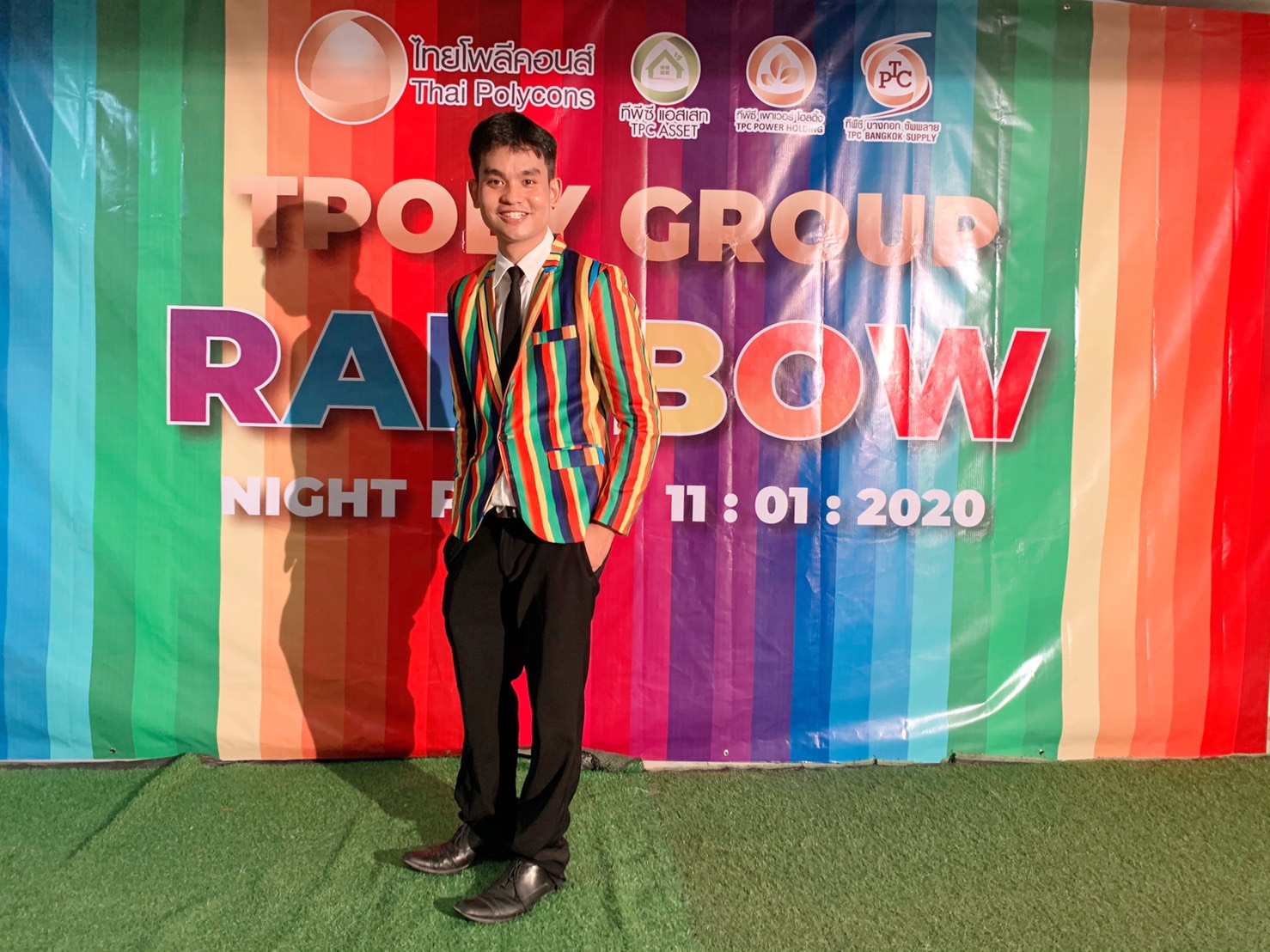 พร้อมเช่า เสื้อสูท แฟนซี สีรุ้ง Colorful สูทลูกทุ่ง กับกางเกงสแลคสีดำ