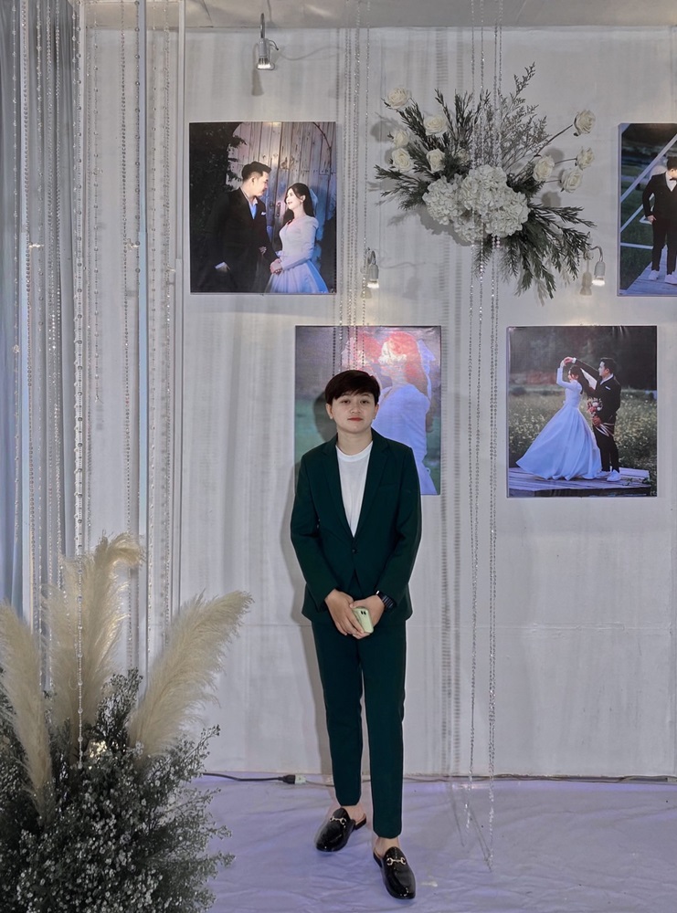 พร้อมเช่า ชุดสูทชาย สีเขียวเข้ม ทรงเข้ารูป สไตล์เกาหลี ไม่มีเสื้อกั๊ก