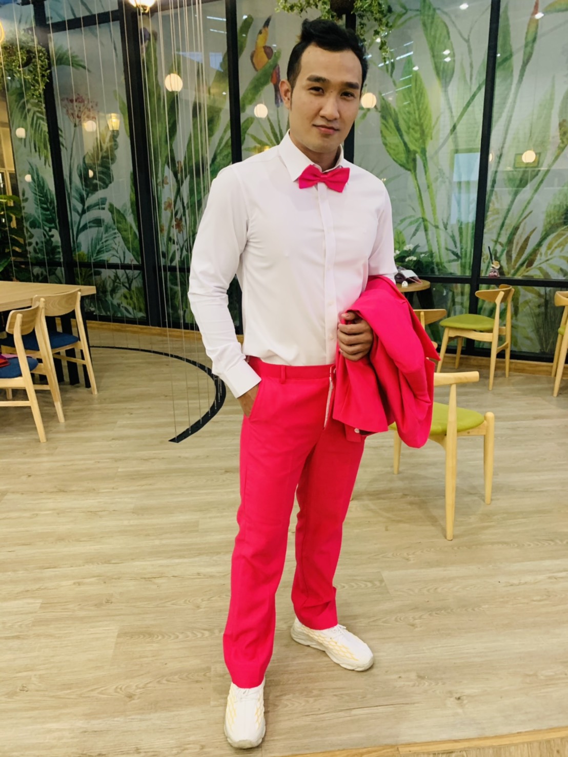 พร้อมเช่า ชุดสูทชาย สี Hot Pink สูท 2 กระดุม ไม่มีกั๊ก