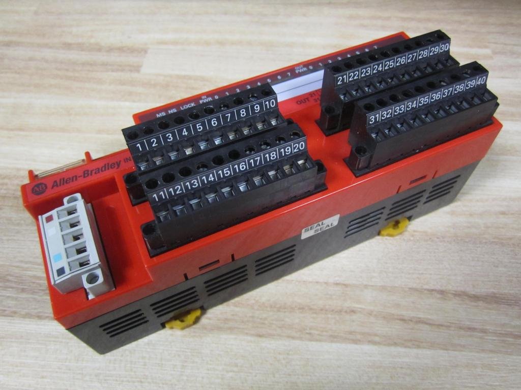 1791DS-IB8XOB8 PLC " ALLEN-BRADLEY "