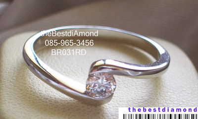 BR031RD แหวนหนีบ เพชร 1 เม็ด แบบน่ารัก เอี้ยวๆนิดๆ ฝังแบบหนีบ เป็นแบบยอดนิยมไม่ล้าสมัย ใส่ติดนิ้วดูดี แต่ไม่เวอร์