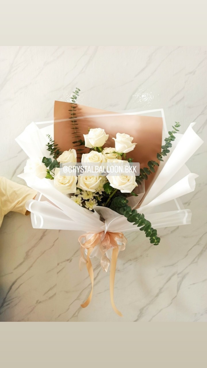 Fresh Flower Medium Bouquet White Rose ช่อดอกกุหลาบ สีขาว คัด Size ช่อ 9 ดอก พร้อมตกแต่ง สามารถเปลี่ยนสีได้