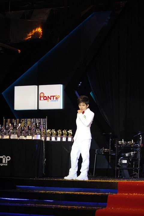 พร้อมเช่า ชุดสูทชาย สีขาว งานเนียบ (พร้อมเสื้อกั๊ก)