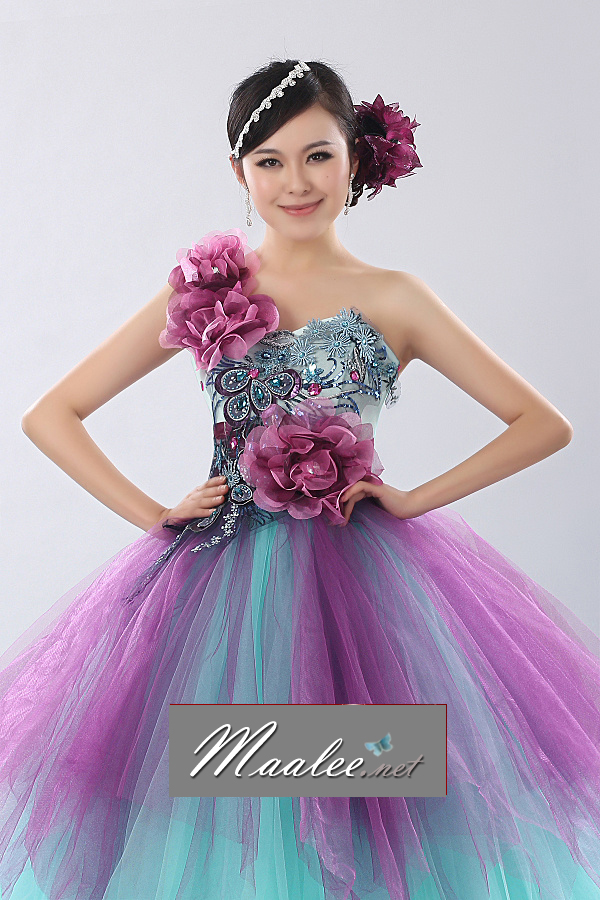 พร้อมเช่า ชุดแฟนซี ชุดราตรียาว ไหล่เฉียง สีฟ้ามิ้นต์ แต่งผ้าโปรงสีม่วง ประดับเลื่อมและดอกไม้