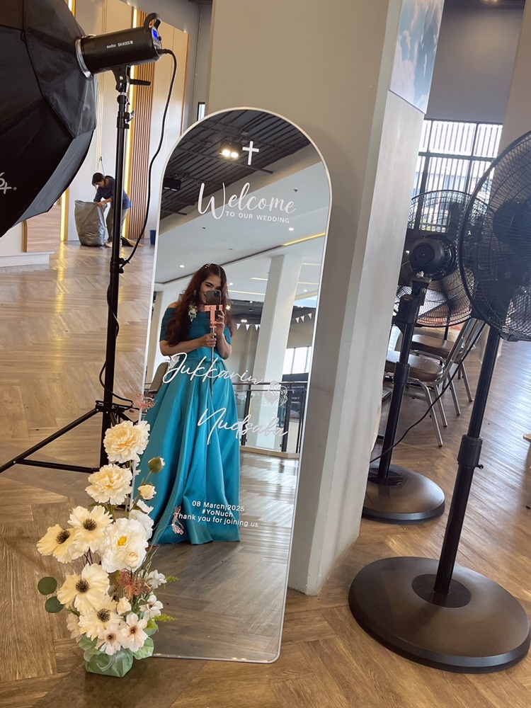 พร้อมเช่า ชุดราตรียาว แบบไหล่ปาด สไตล์วินเทจผ้าไหมดัชเชส กระโปรงทรงA แต่งโบว์2ชั้น ช่วงเอว สีเขียวน้ำทะเล (เชือกผูกหลัง)