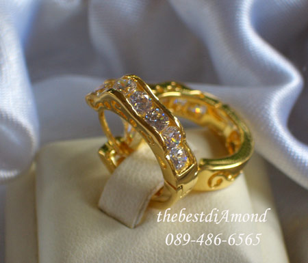 BE814+++ต่างหูแถว แบบคลื่น++เรียบ หรู ดูดีมากๆๆๆ ใส่ติดหูได้ทุกวัน ไม่เวอร์ ดูผู้ดีมากๆๆค่ะ ดีไซน์ก็หรูหรา มีกำไล เข้าชุดด้วยค่ะ