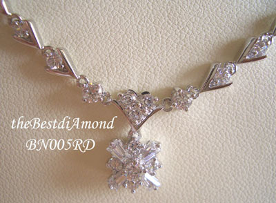 ++BN005RD+สร้อยเพชรดอกไม้ กากบาทแสนสวย+สร้อยห้อยเป็นรูปดอกไม้ หรือมองเป็นทรงเรขาคณิตก็ได้นะคะ สวยมาก ตรงสายสร้อยก็รูปแบบสวย ใส่ออกงานได้สบายเลยค่ะ