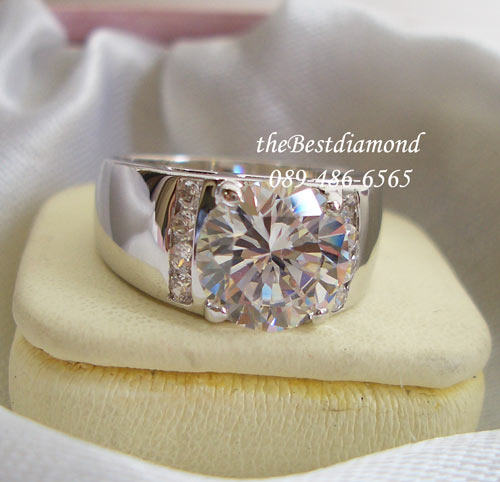 BR812RD++แหวนชาย วงนี้หรูหรามาก โชว์เพชรสุดๆ 2.5 กะรัต เริ่ดมาก ใครชอบเพชรใหญ่ๆ ต้องไม่พลาดวงนี้แน่นอน ใส่แล้วเสี่ยสุดๆ