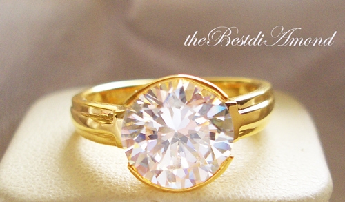 แหวนเพชรเม็ดเดี่ยว เล่นไฟดีมาก เรียบๆ แต่หรูอลังการมากสำหรับรหัสนี้ค่ะ โชว์เพชรเต็มๆ ขนาดประมาณ 3 กะรัต ชุบทองแท้ 24 K หนา 5ไมครอน BR907