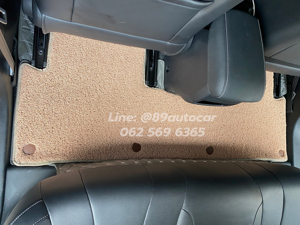 พรมปูพื้นรถยนต์ MG EP Plus (เอ็มจี อีพี) 2023 ปูพรมvvip สีเทาด้ายเทา เสริมด้วยไวนิลดักฝุ่นสีครีม