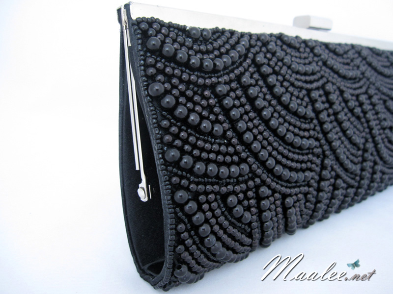 พร้อมส่ง Evening Clutch กระเป๋าออกงาน สีดำ ปักมุกลายโค้ง