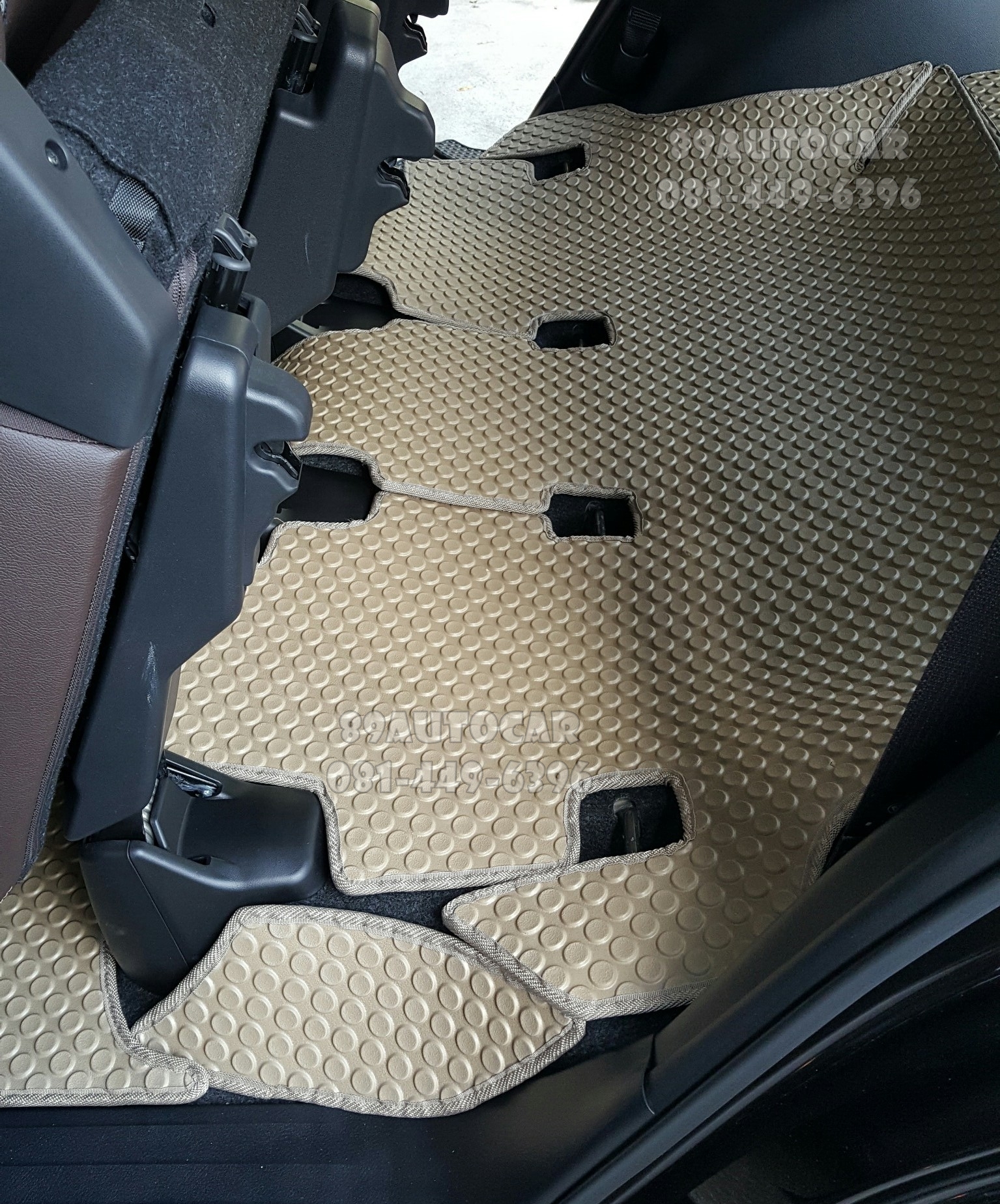 พรมกระดุมรถยนต์ Toyota Fortuner 2015-2022 กนะดุมสีครีม