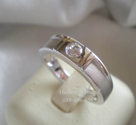 BR948RD+++แหวนunisex แบบ 2 tone+++ เก๋สุดๆ เรียบ หรู ดูมี class เล่น 2 tone ได้สวยมาก ด้วยทองแบบเงา และ แบบพ่นทราย ใส่เป็นแหวนคู่ชายหญิงได้เลยค่ะ