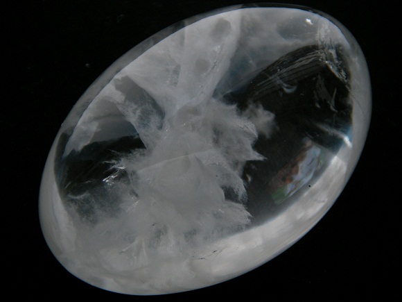 QU0005 QUARTZ โป่งข่ามแก้วใส แก้วพิรุณหมอก ปุยเมฆขาว เนื้อแก้วในสะอาดใหญ่พิเศษ size 49 x 34 x 20 mm. พม่า