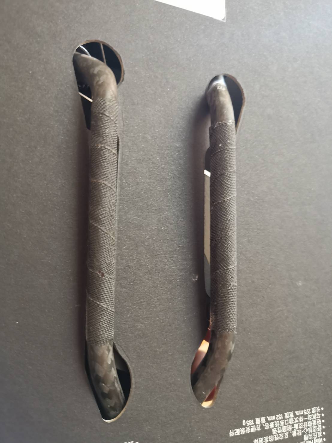 เบาะเสือหมอบ FIZIK ROAD ANTARES R1 VERSUS EVO CARBON BRAIDED Saddle Carbon Rail, ราง Carbon สีดำ