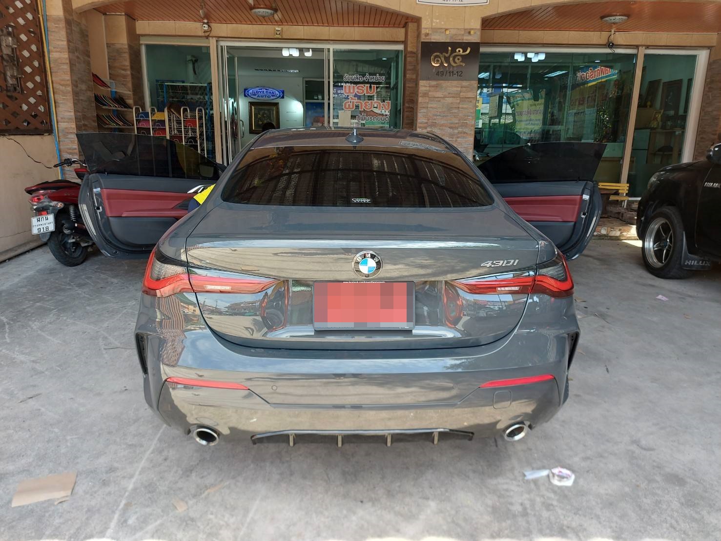 ขายพรมรถยนต์ BMW 430I G22 ปี 2022 ปูพรมหกดี สีดำด้ายแดง เต็มคัน
