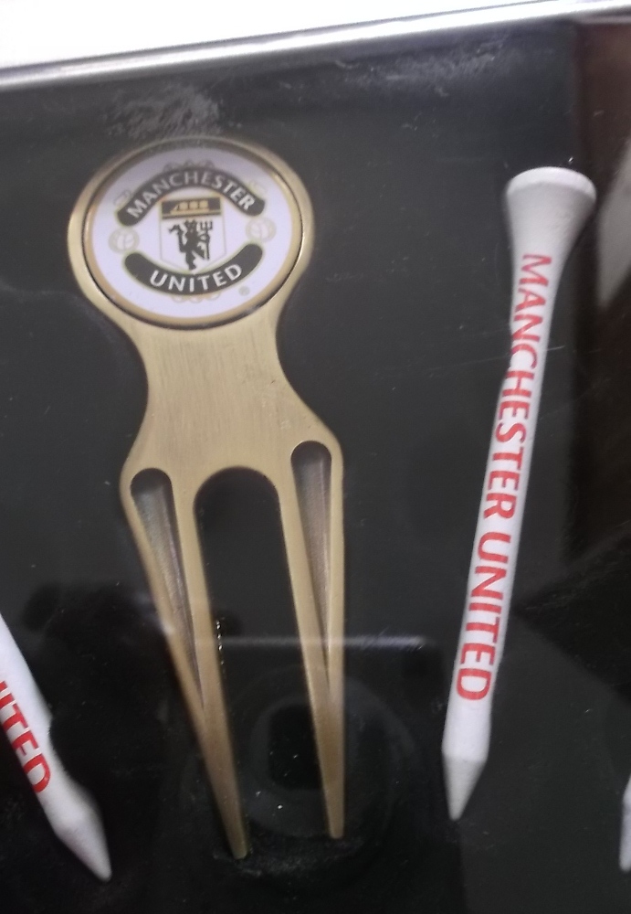อุปกรณ์กอล์ฟ ฟุตบอล สโมสรแมนเชสเตอร์ ยูไนเต็ด - ชุดอุปกรณ์กอล์ฟ ใหม่ / MANCHESTER UNITED Football Club Golf Accessory - Executive Golf Gift Tin NEW