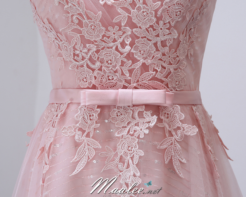 พร้อมเช่า ชุดราตรียาว แขนกุด สีชมพู แต่งลายลูกไม้ ผ้าตาข่าย ข้างในปักเลื่อมสวย