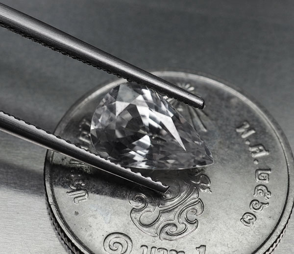 เพทายกัมพูชา 2.60 กะรัตทรงหยดน้ำ