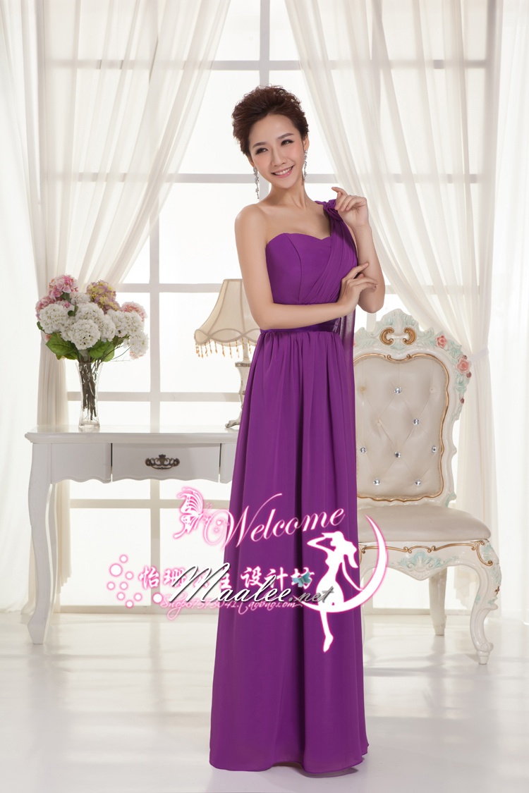 พร้อมเช่า ชุดราตรียาว เกาะอก ไหล่เดียว สี ม่วงเข้ม