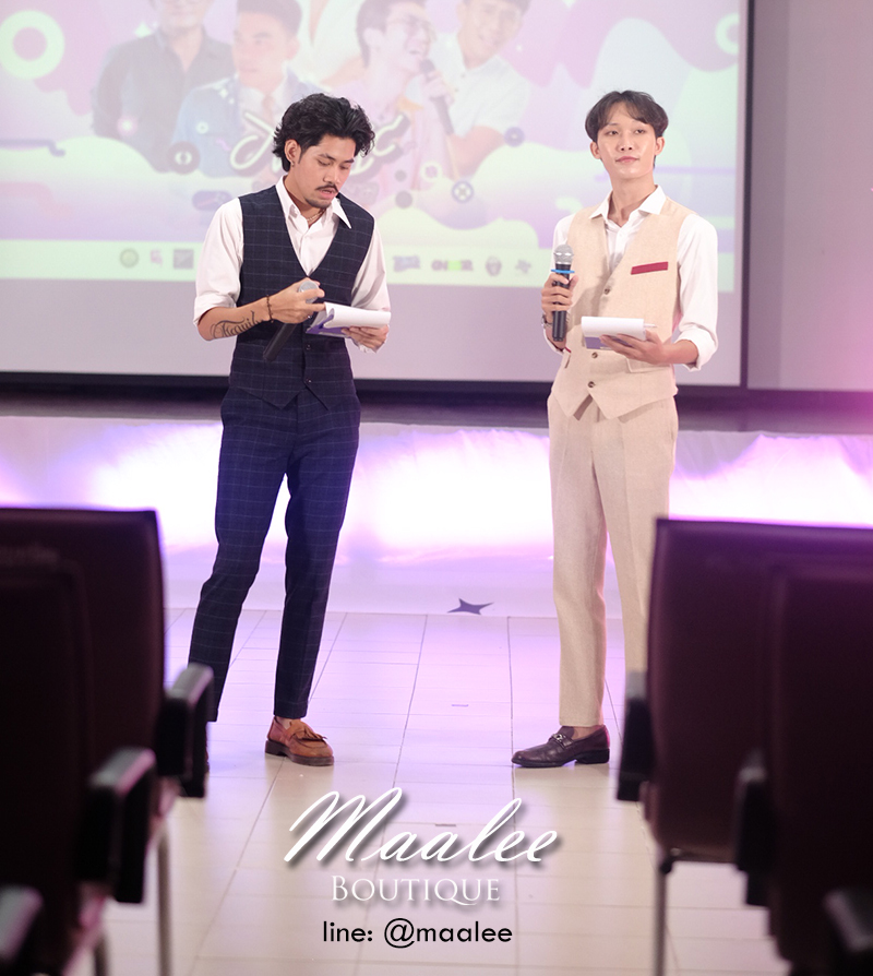 พร้อมเช่า ชุดสูทชาย สีกรมท่า ลายตาราง ทรงเข้ารูป Slim-cut พร้อมเสื้อกั๊ก