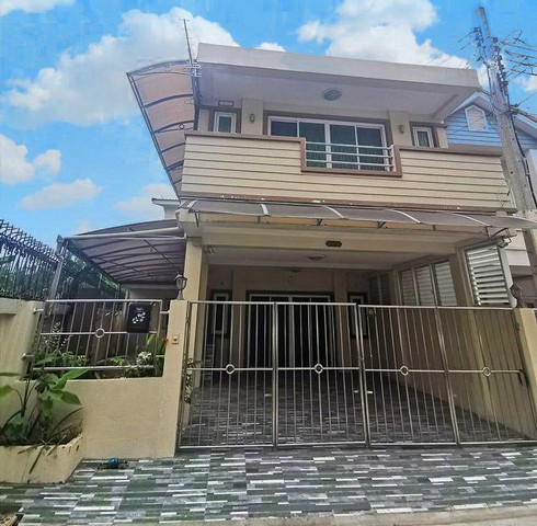 ให้เช่าทาวน์เฮ้าส์ หมู่บ้านรสริน ซอยโกสุมรวมใจ40 ขนาด 29 ตรว.พิเศษแอร์ 5 ตัว เฟอร์ Built in